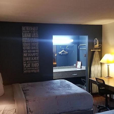 Osu King Bed Hotel Room 109 Wi-Fi Booking สติลวอเตอร์ ภายนอก รูปภาพ