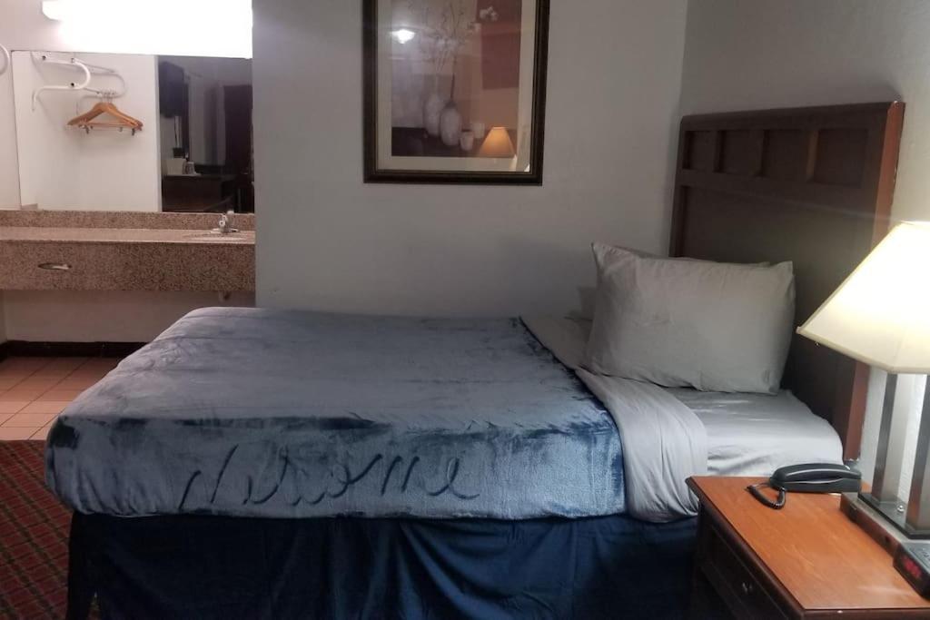 Osu King Bed Hotel Room 109 Wi-Fi Booking สติลวอเตอร์ ภายนอก รูปภาพ